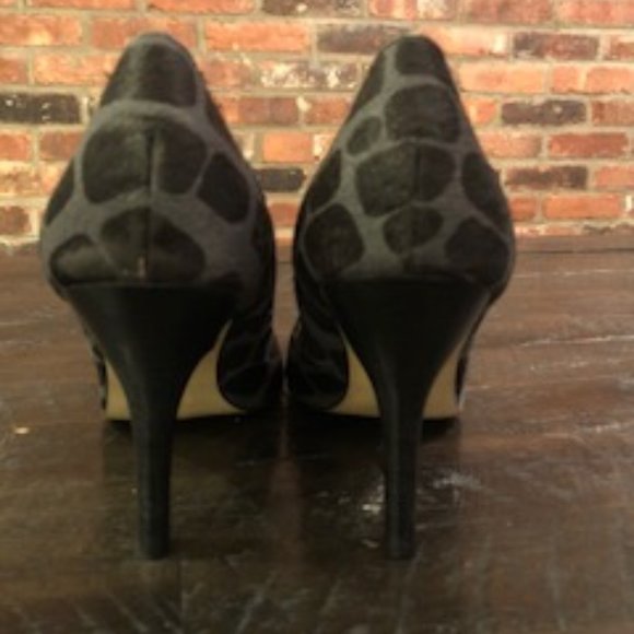 BLACK AND GREY PONY HAIR PUMPS - Picture 3 of 4